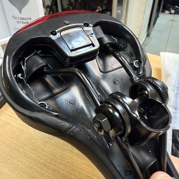 Седло велосипедное комфортное с интегрированным фонарём Rockbros FU-5700L