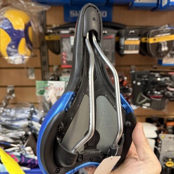 Седло комфортное анатомическое Velo VL-3127 D2 гель