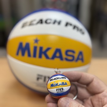 Брелок сувенирный волейбольного мяча Mikasa Beach Pro BV550С