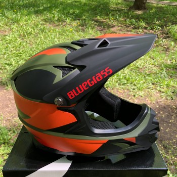 Велошлем Bluegrass Intox Helmet 2025 (3HELG09)