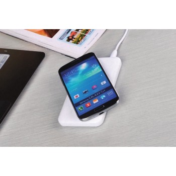 Беспроводное аккумуляторное зарядное устройство FluxPort Accu 48